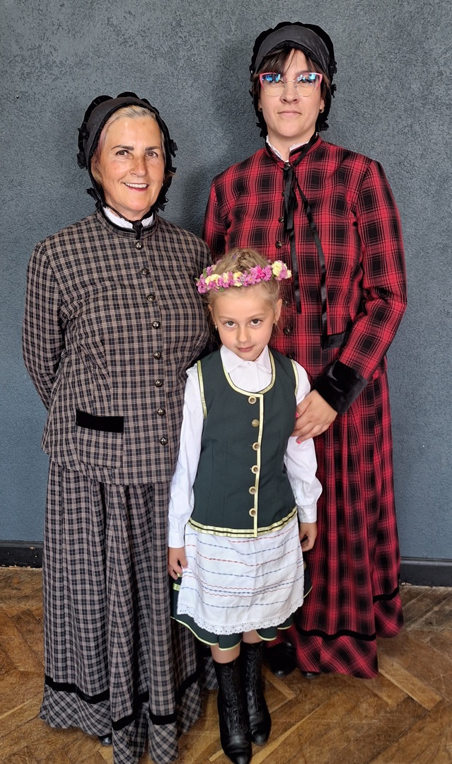 pokolenia_1.jpg [1878x3176]