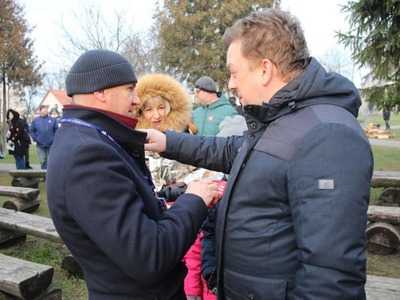 na zdjęciu ludzie , prowadzący , wolontariusze , zespoły na dwudziestym ósmym  finale wośp w białej piskiej 
