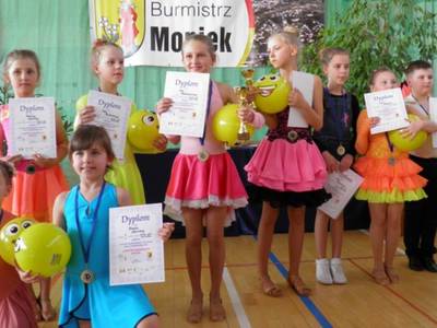 Tancerze Klubu Tańca Towarzyskiego BALAVIO