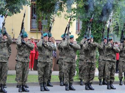 Mieszkańcy Białej Piskiej w hołdzie Bohaterom
