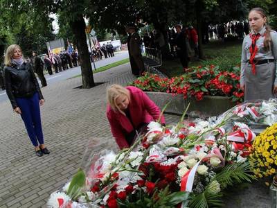 Mieszkańcy Białej Piskiej w hołdzie Bohaterom