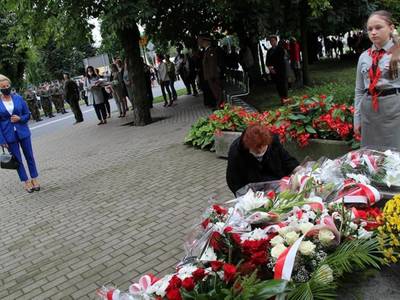 Mieszkańcy Białej Piskiej w hołdzie Bohaterom