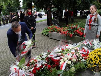 Mieszkańcy Białej Piskiej w hołdzie Bohaterom