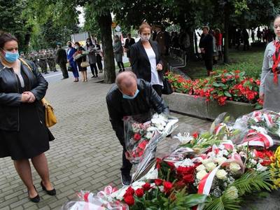 Mieszkańcy Białej Piskiej w hołdzie Bohaterom