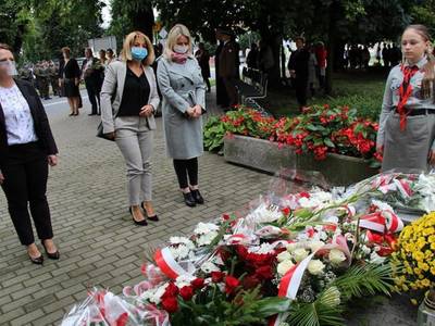 Mieszkańcy Białej Piskiej w hołdzie Bohaterom