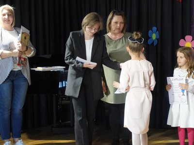 Wierszowisko  występy dzieci na scenie