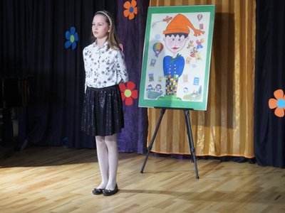 Wierszowisko  występy dzieci na scenie  w domu kultury