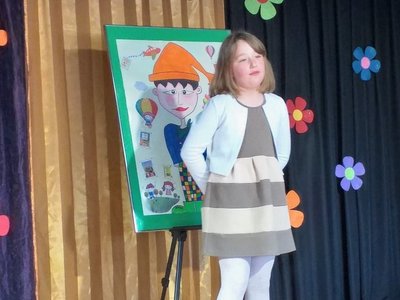 Wierszowisko  występy dzieci na scenie  w domu kultury