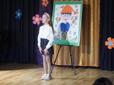 Wierszowisko  występy dzieci na scenie  w domu kultury