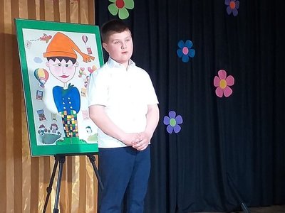 Wierszowisko  występy dzieci na scenie  w domu kultury