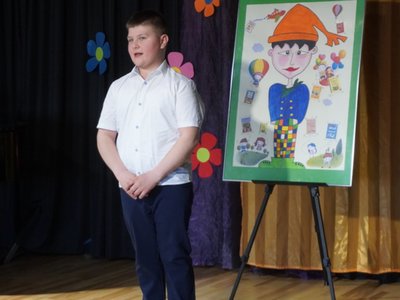 Wierszowisko  występy dzieci na scenie  w domu kultury
