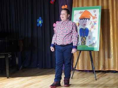 Wierszowisko  występy dzieci na scenie  w domu kultury