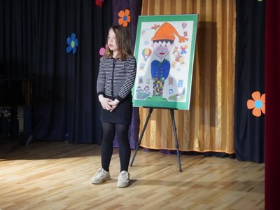 Wierszowisko  występy dzieci na scenie  w domu kultury