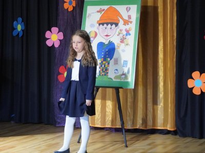 Wierszowisko  występy dzieci na scenie  w domu kultury