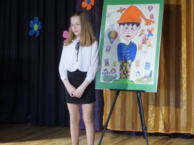Wierszowisko  występy dzieci na scenie  w domu kultury