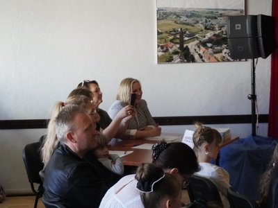 Wierszowisko  występy dzieci na scenie  w domu kultury