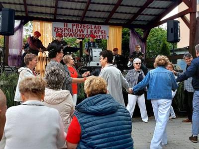 Przegląd zespołów i kapel podwórkowych