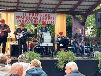Przegląd zespołów i kapel podwórkowych