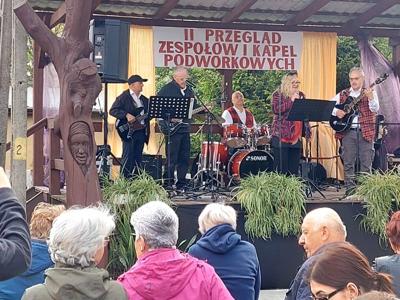 Przegląd zespołów i kapel podwórkowych