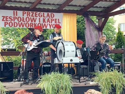 Przegląd zespołów i kapel podwórkowych