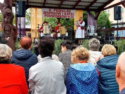 Przegląd zespołów i kapel podwórkowych