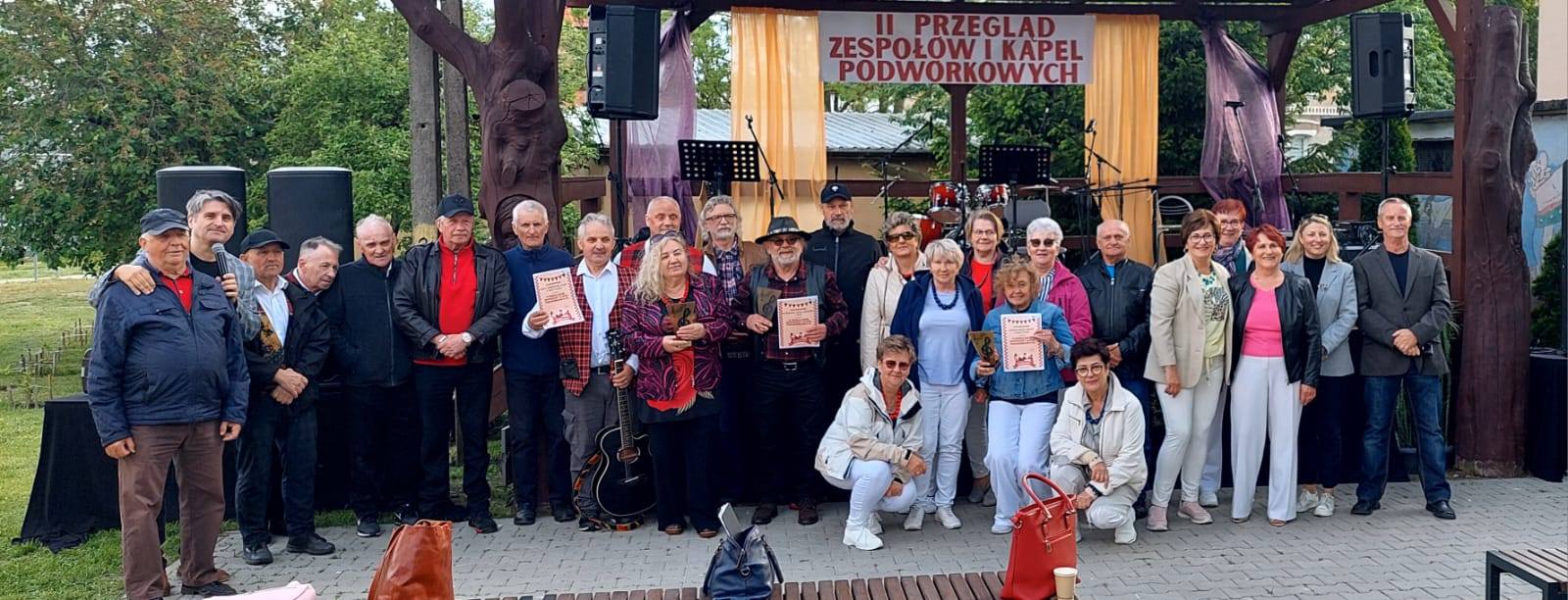 Przegląd zespołów i kapel podwórkowych