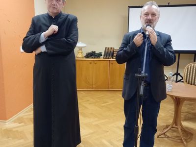 Ks. Stefan Majewski z Dyrektorem MBP w Koluszkach