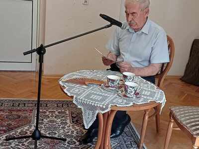 Starosta Powiatu Łódzkiego Wschodniego czytający Nad Niemnem