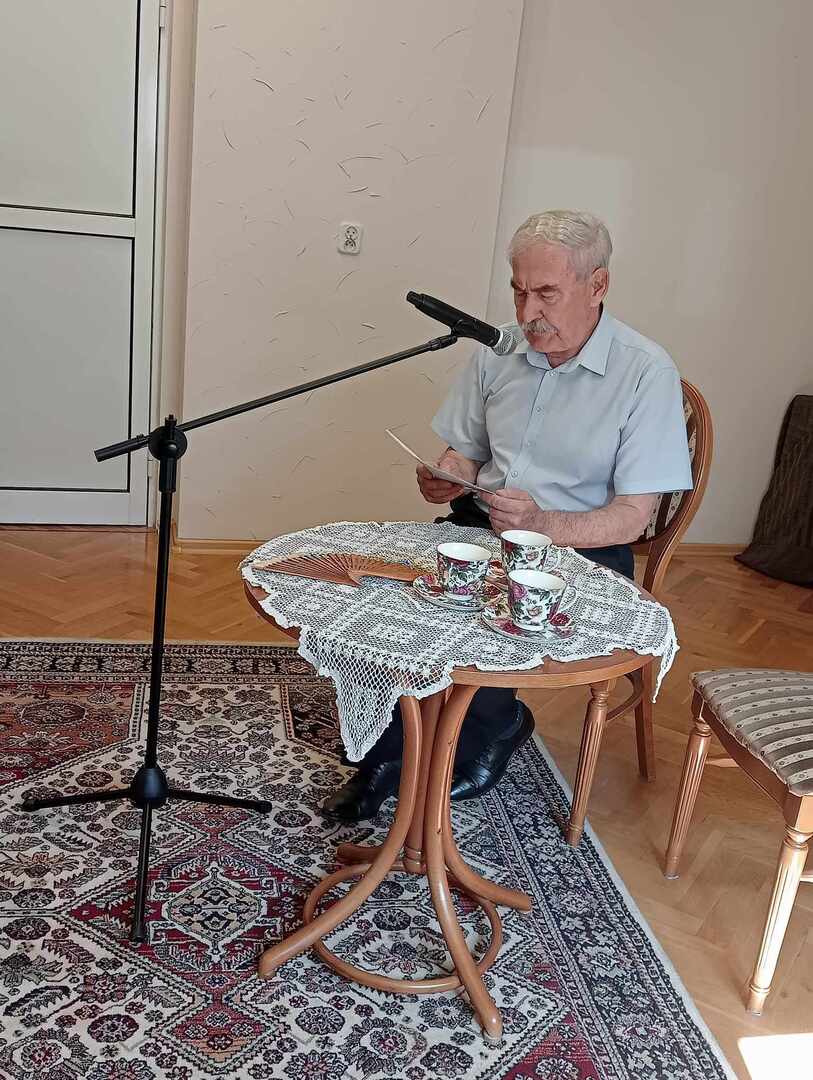Starosta Powiatu Łódzkiego Wschodniego czytający Nad Niemnem