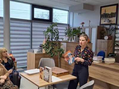 Prezentacja nowości zakupionych do biblioteki w Rzgowie