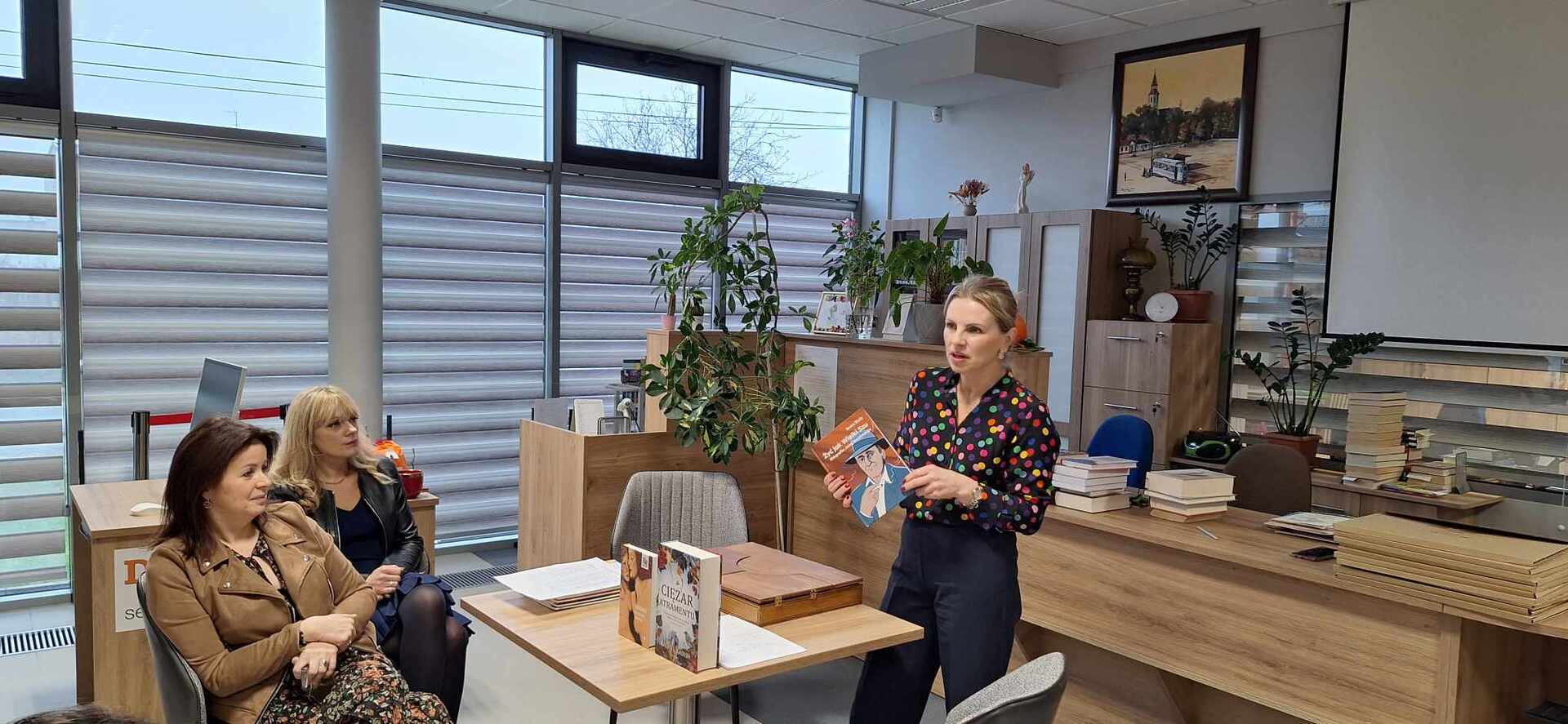 Prezentacja nowości zakupionych do biblioteki w Rzgowie
