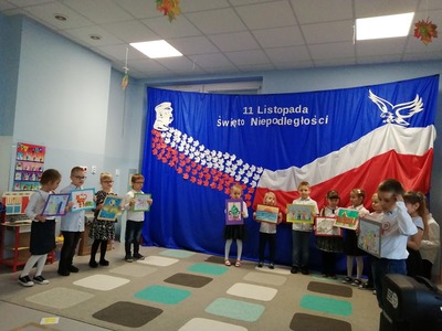 Dzieci prezentują swój występ