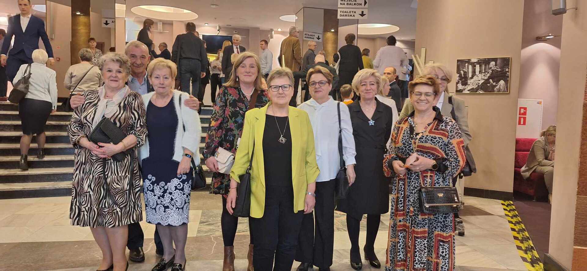 Grupa Pań w Teatrze Muzycznym