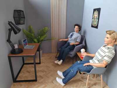 lalki oglądają film