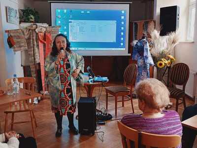 Pani Ewa Tomporek - Fukuoka na wykładzie