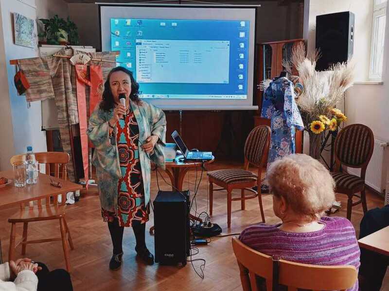 Pani Ewa Tomporek - Fukuoka na wykładzie