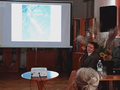 Leśnik wygłaszający wykład