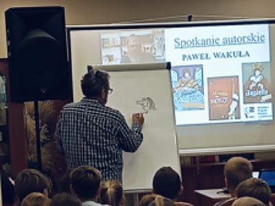 Paweł Wakuła podczas spotkania w MBP w Koluszkach