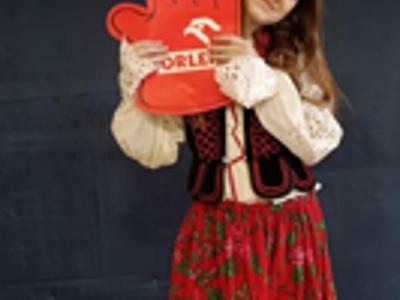 Dziewczynka z Logo Orlenu