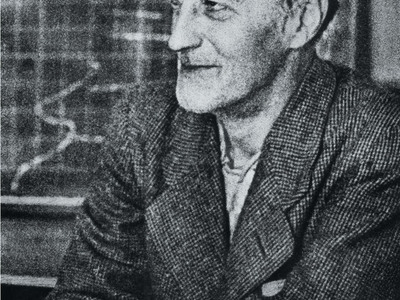 Władysław Strzemiński w sali wykładowej w 1947 roku
