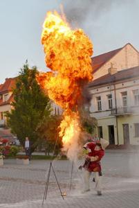 Bursztynowy Fire Show w wykonaniu Eryka Popkiewicza Jarmark Opatowski 2019