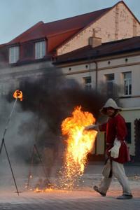 Bursztynowy Fire Show w wykonaniu Eryka Popkiewicza Jarmark Opatowski 2019
