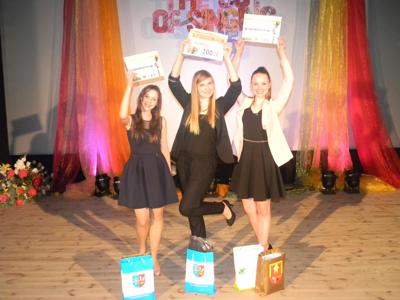 Barbara Chrapek - wyróżnienie, Patrycja Rozmus-III miejsce, Karolina Klusek - wyróżnienie Konkurs Piosenki anglojęzycznej Włoszczowa 2015