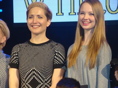 Karolina Klusekz Magdą Steczkowską podczas wręczania nagród na Festiwalu Piosenki filmowej - Piosenka w meloniku Rzeszów