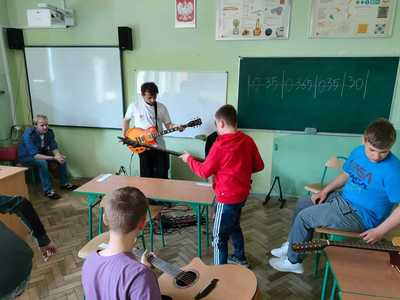 Warsztaty muzyczne z OOK w Szkole Podstawowej Nr 2 w Opatowie