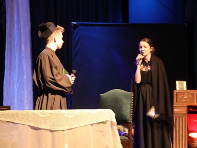 Spektakl teatralny Mogiła Powstańca w wykonaniu Młodzieżowej Grupy Teatralnej "Paradoks"