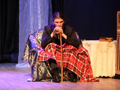 Spektakl teatralny Mogiła Powstańca w wykonaniu Młodzieżowej Grupy Teatralnej "Paradoks"