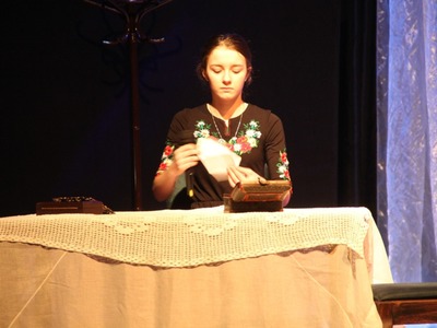 Spektakl teatralny Mogiła Powstańca w wykonaniu Młodzieżowej Grupy Teatralnej "Paradoks"