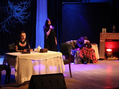 Spektakl teatralny Mogiła Powstańca w wykonaniu Młodzieżowej Grupy Teatralnej "Paradoks"