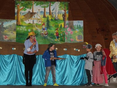 Teatr Lalki Pinokio i spektakl "Czerwony Kapturek"
